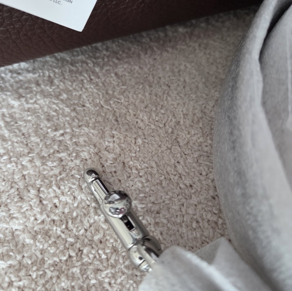 NWT Coach Bundle of Signature Silk Skinny Scarf and Large Pebbled Leather Coach - Picture 3 of 9
